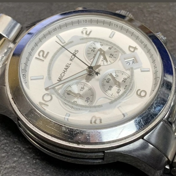 Authentic Michael Kors Runway Chronograph watch - Picture 2 of 7